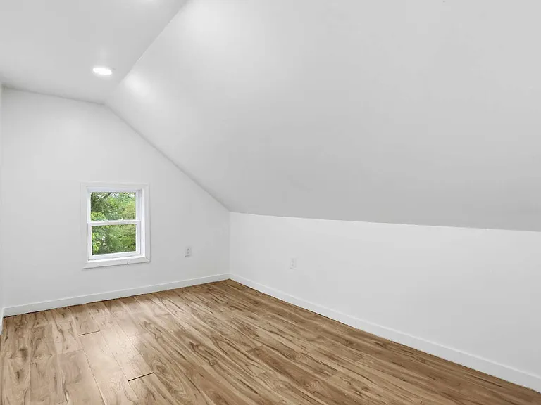 316 N High St — Photo 16