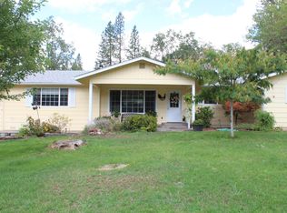 294 E Glenwood St, Grants Pass, OR 97527