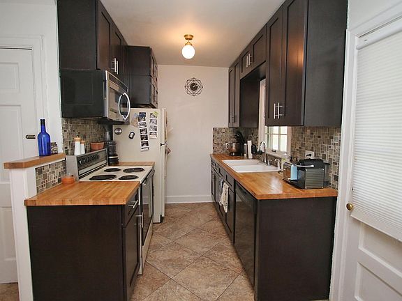 3rd image of 1624 Courtney Ave