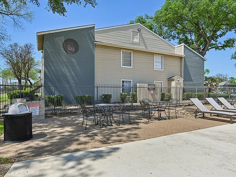 Abbey Glenn Apartments — Photo 13