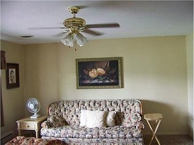 4th image of 717 E Pleasant Ave