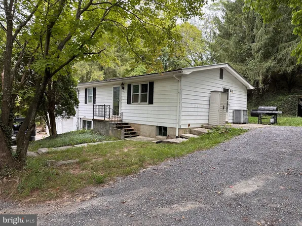 206 N Green St, Berkeley Springs, WV 25411