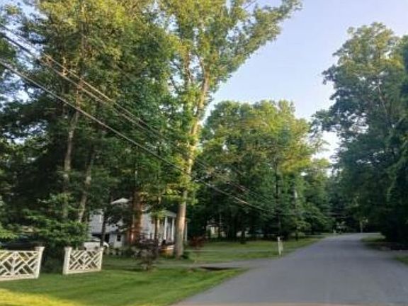 Exterior Neighborhood (street photo)