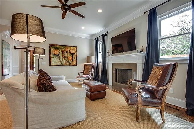 2nd image of 122 Lincoln Ct