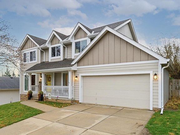 2nd image of 195 Woodbury Cir