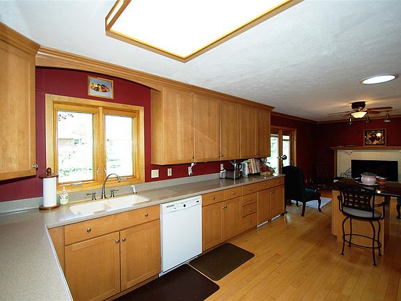 5th image of 1705 Constitution Pl