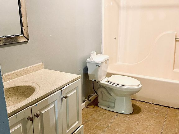 3rd image of 100 Perry Cir