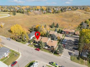 29 W Poplar Ave #1, Okotoks, AB T1S1Z5