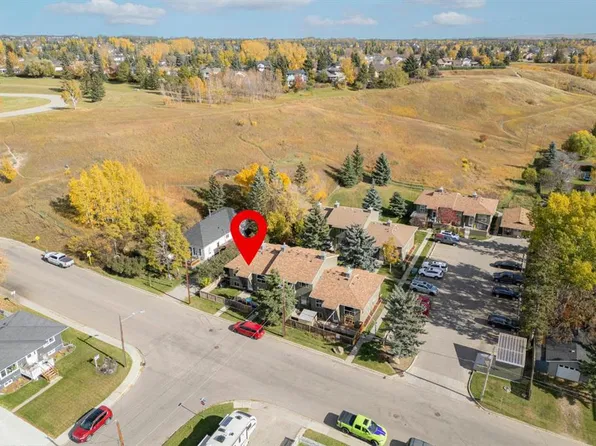 29 W Poplar Ave #1, Okotoks, AB T1S 1Z5