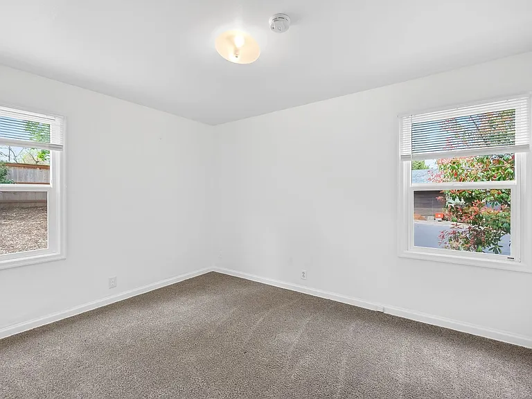 345 NW Norman Ave — Photo 20