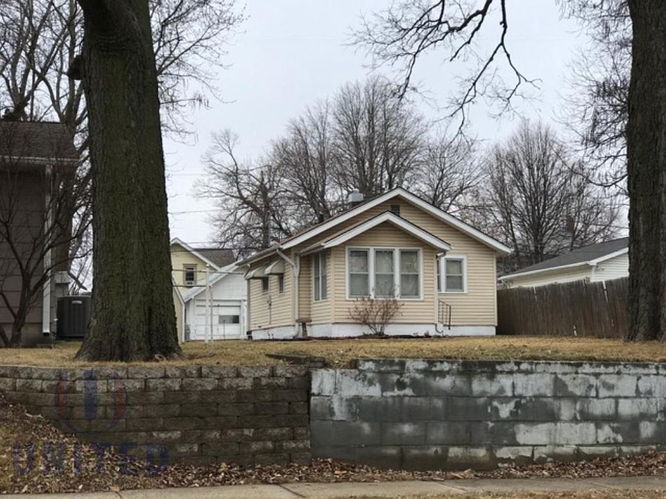 1st image of 2323 S Royce St