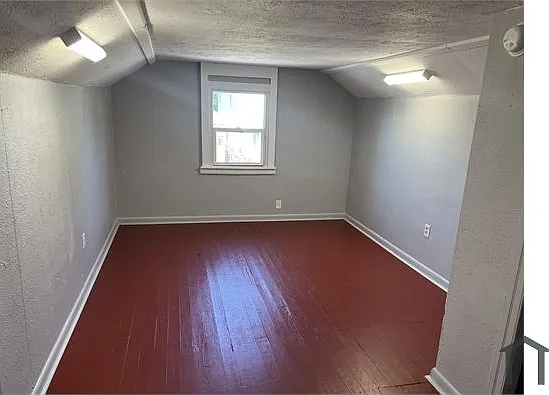 5 bed, 2100 sqft, $2,050 — Photo 2