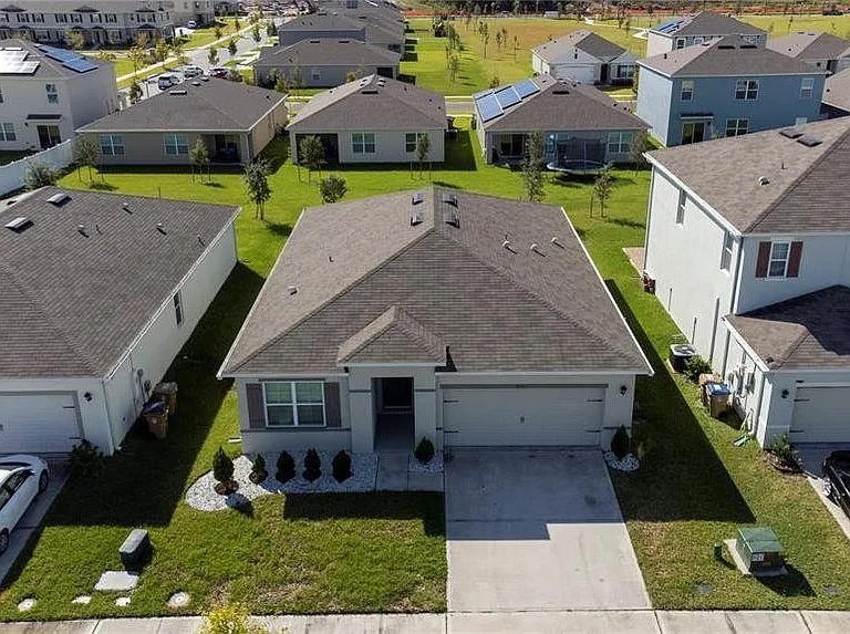 1850 Veterans Dr — Photo 13