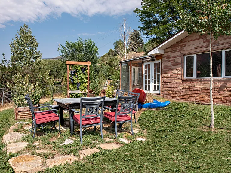 1401 Donegan Rd — Photo 9