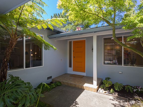 4th image of 7961 Surrey Ln