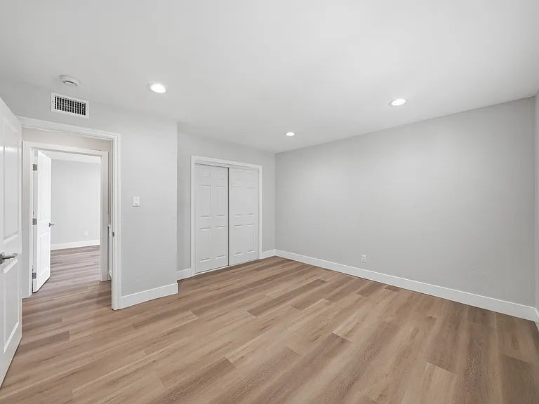 1814 N San Antonio Ave — Photo 23