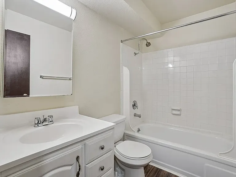 Aspenleaf Apartments — Photo 14