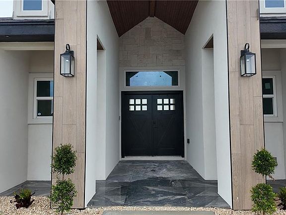 2nd image of 4001 La Paloma St