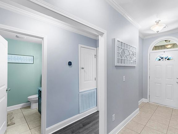 4th image of 960 Clover Ave