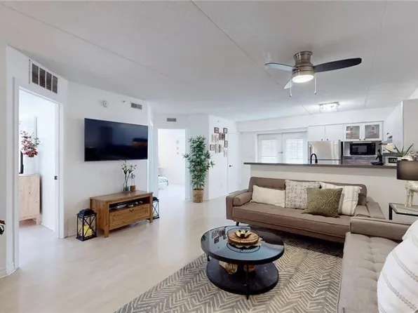 4003 Kilmer Dr #111, Burlington, ON L7M 4M1