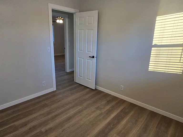 5617 S 104th Ave — Photo 14