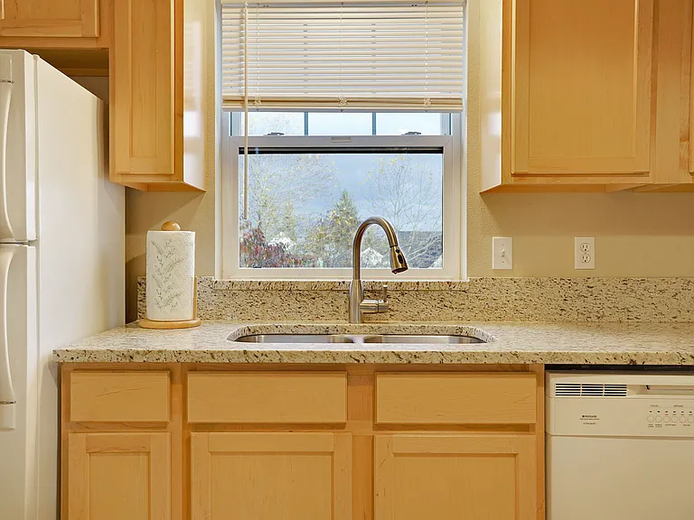 731 Elm St SW #A — Photo 7