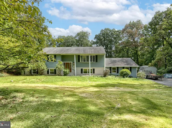 6 Lockwood Dr, Enola, PA 17025
