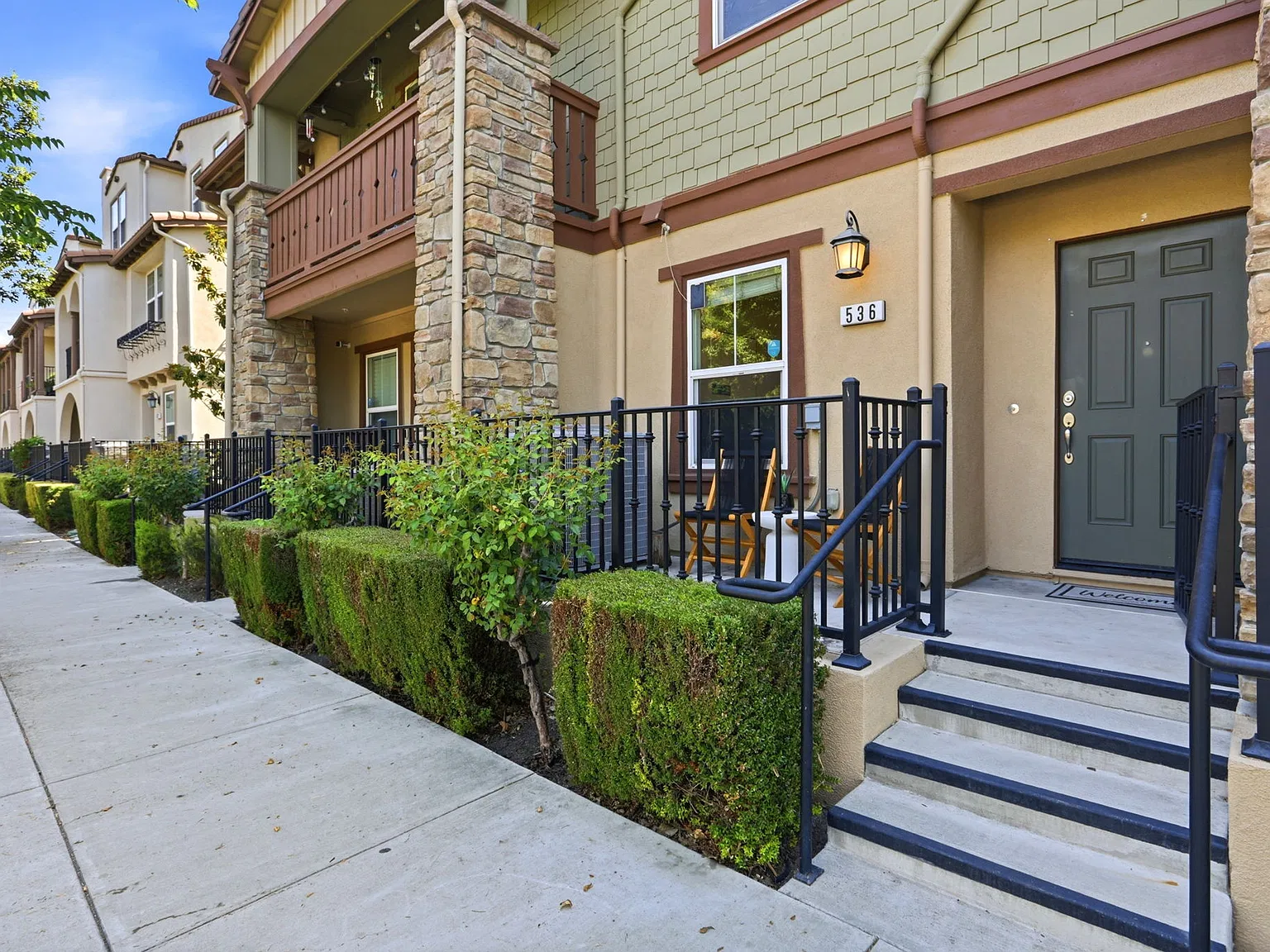 4 bed, 3.5 bath, 1917 sqft, $5,200 — Photo 4