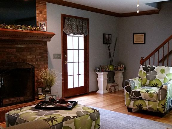 Hardwood & tile downstairs