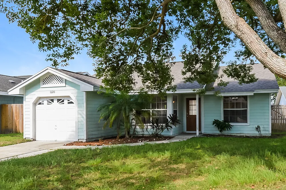 3 bed, 2.0 bath, 1258 sqft, $2,350 — Photo 3