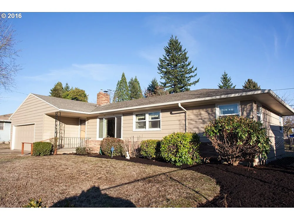 702 SE 166th Pl photo 1