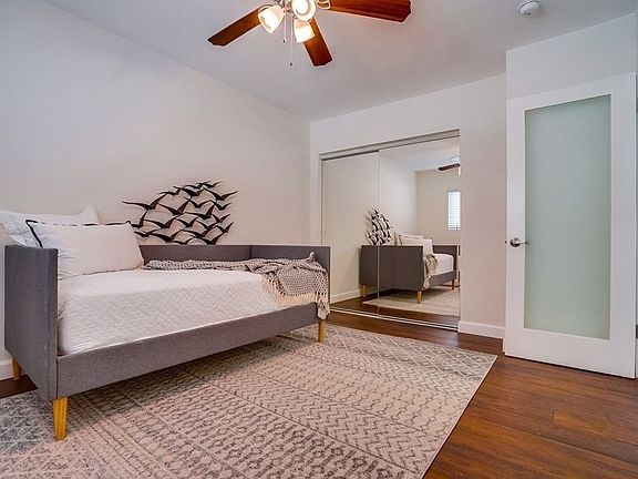 5th image of 633 W Hyde Park Blvd #4