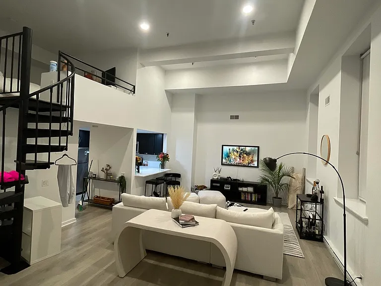 1024 Clinton St #103 — Photo 3