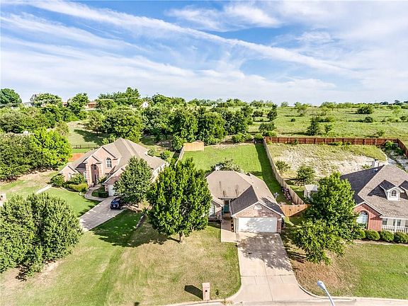 2nd image of 355 Balcones Dr
