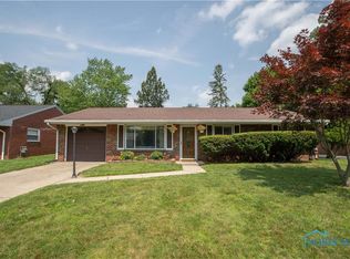 6712 Lincoln Green Rd, Holland, OH 43528