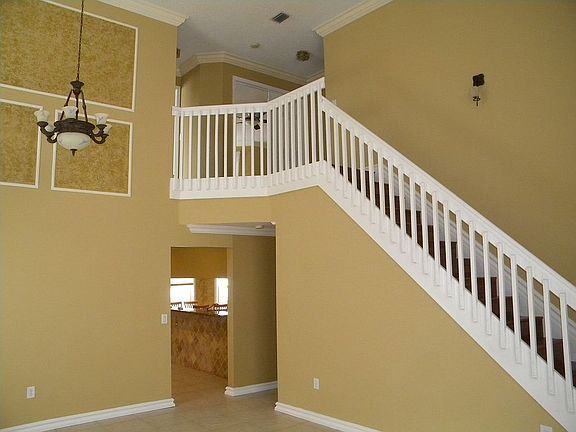 5th image of 83 Gables Blvd