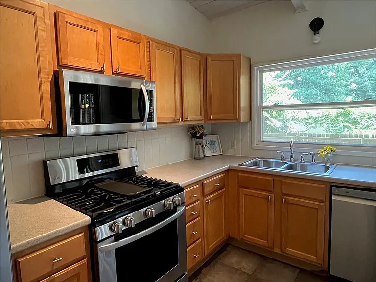 1945 Dellwood Dr NW #B — Photo 17