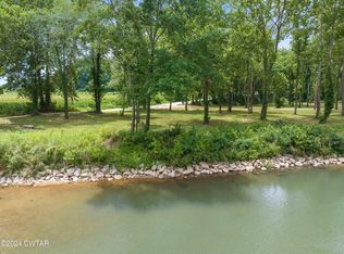 4 Campers Ln, Linden, TN 37096