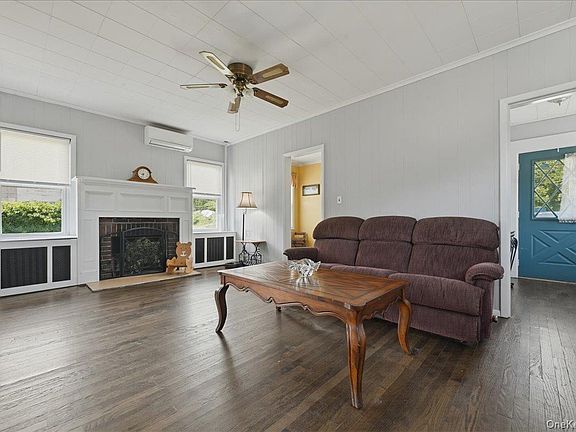 4th image of 11 Moeller Street
