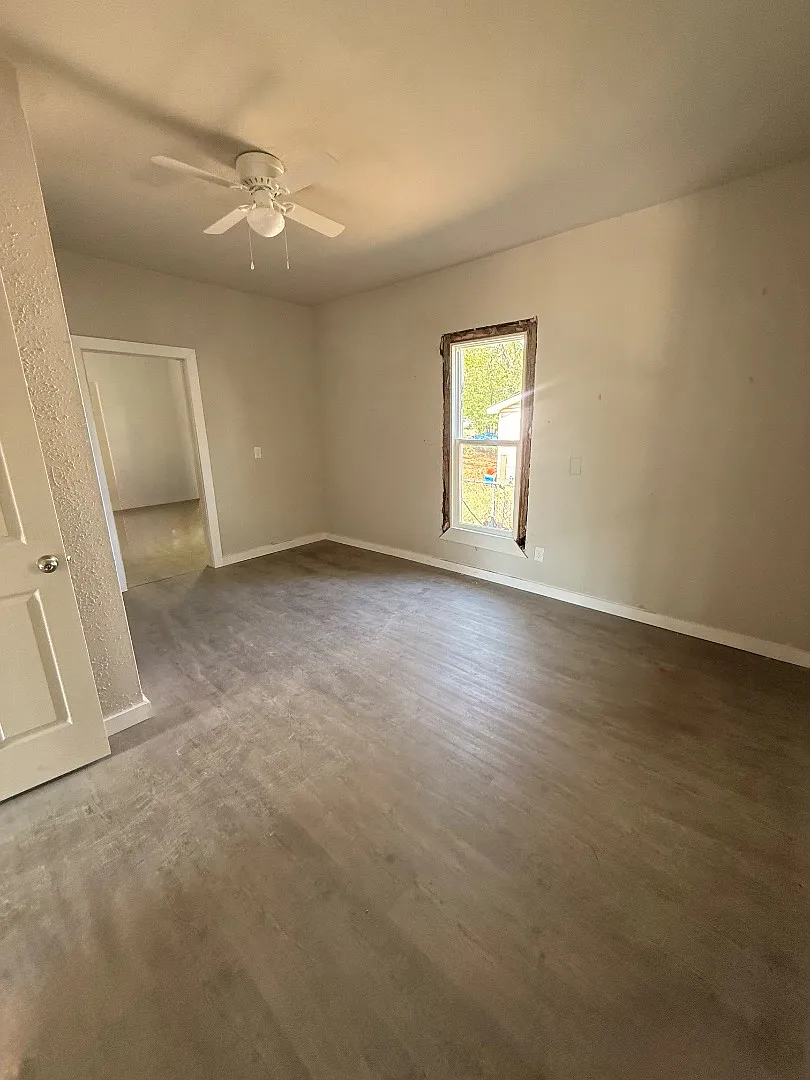 914 Missouri Ave — Photo 3
