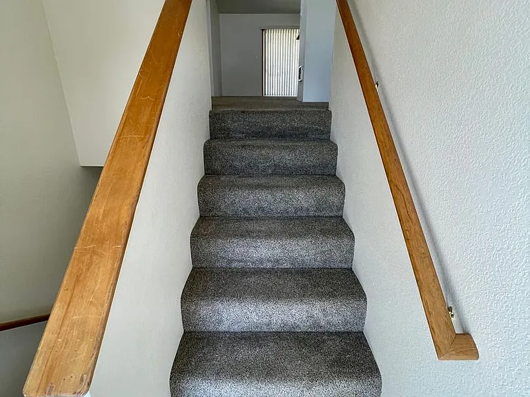 5631 N Hills Dr — Photo 3