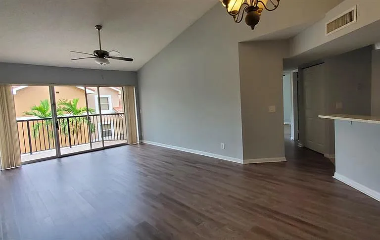 9033 Wiles Rd — Photo 17