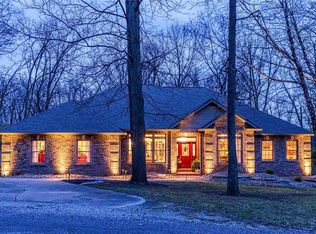 7512 Timbercrest Dr, Godfrey, IL 62035