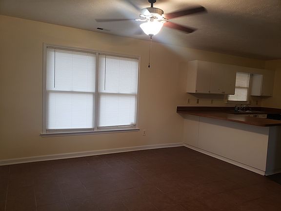 3rd image of 334 Woodberry Cir