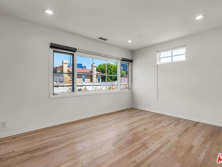 1521 Midvale Ave — Photo 25