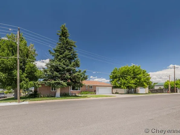 401 E 5th St, Pine Bluffs, WY 82082