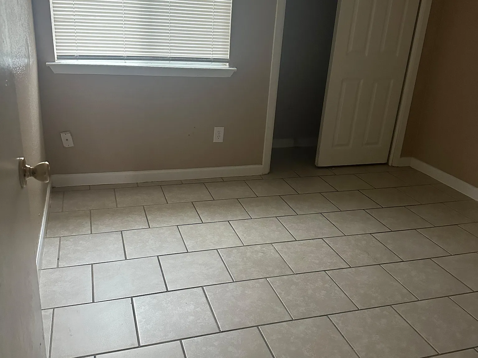 2 bed, 955 sqft, $1,200 — Photo 2