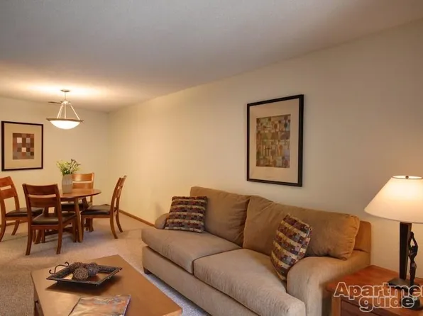 844 4th St SW, Forest Lake, MN 55025