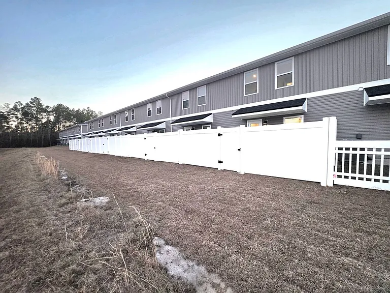 710 E Giese Ln — Photo 25