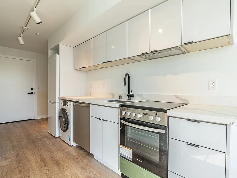 Beautiful Brand New Boutique Apartment Community — Photo 17